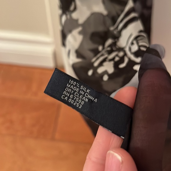 Anne Klein silk scarf - Picture 5 of 7